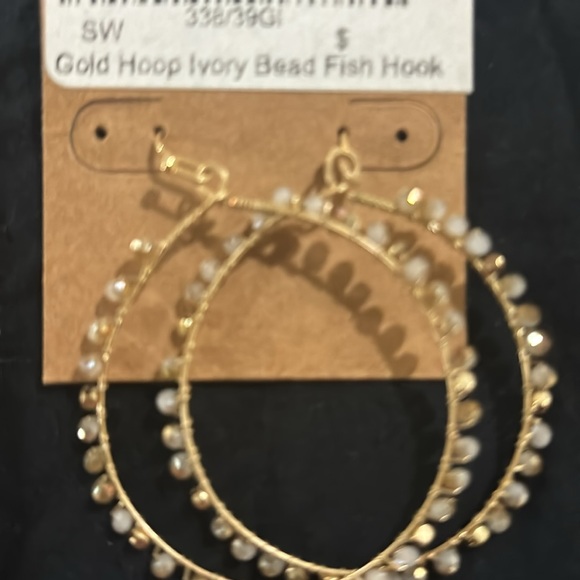 Lot of earrings.   9 pairs total.    All NWT - Picture 5 of 10